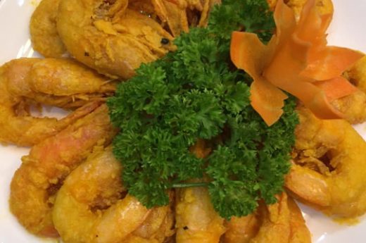 Học lỏm cách làm tôm chiên trứng muối ĐẶC BIỆT từ đầu bếp trứ danh